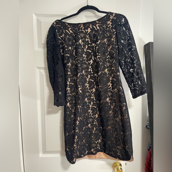 Vince Camuto Dresses & Skirts - Vince Camuto Black Lace 3/4 sleeve Women's dress with Nude Underlay Size8